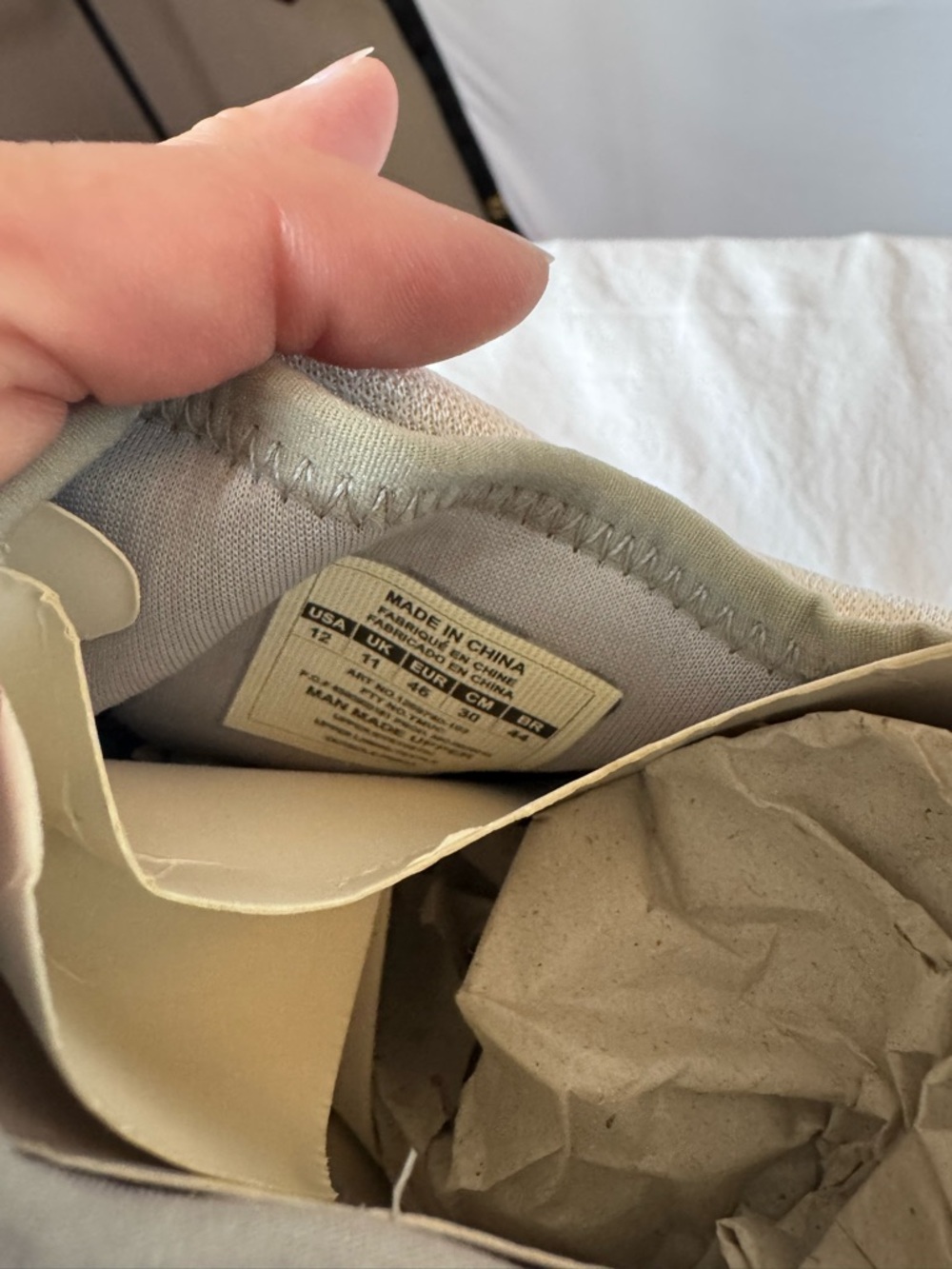 Under Armour Mens Light Gray Athletic Football Cleats with Subtle Lime Trim - Picture 6 of 7